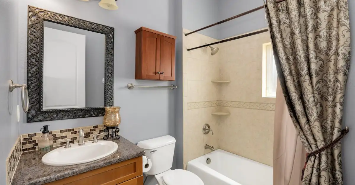 Kleine badkamer inrichten met bad en douche