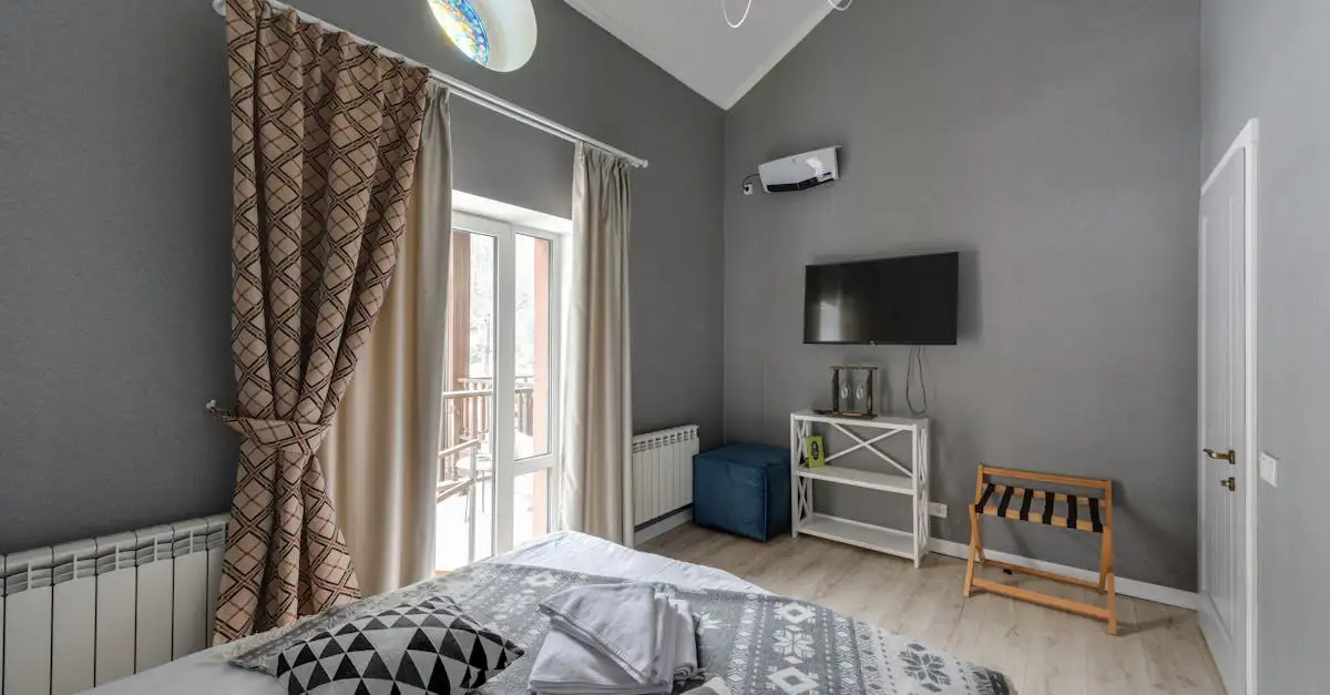 Kleine slaapkamer met schuine wand inrichten
