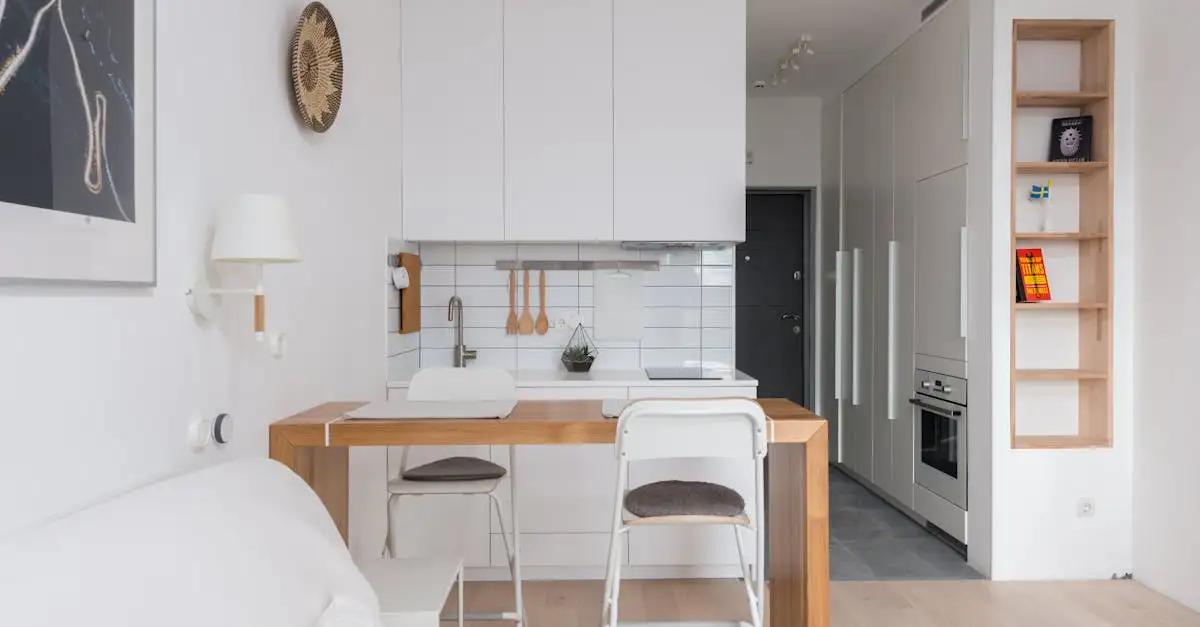 Tips kleine woonkamer inrichten: Slimme oplossingen voor ruimtegebrek